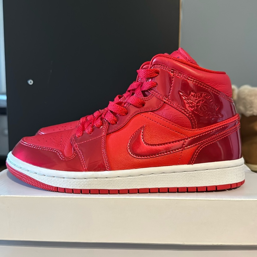 Women’s patent leather Jordan 1 mid